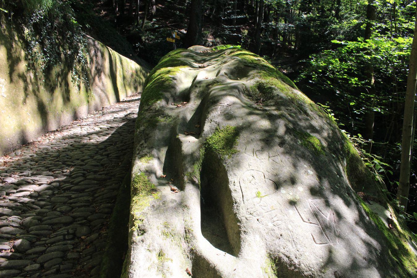 Torenöli - gepflasterte Strasse - Trittstufen